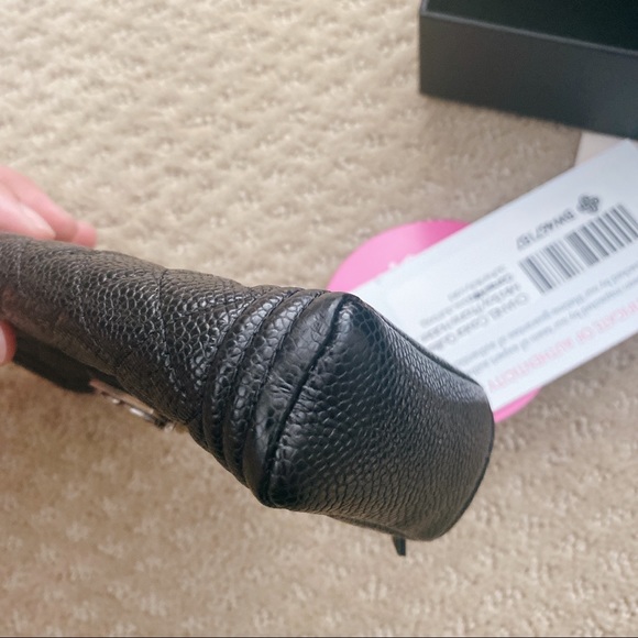 ⭐️RARE⭐️ Chanel Caviar Mini Boy Clutch - Picture 4 of 11